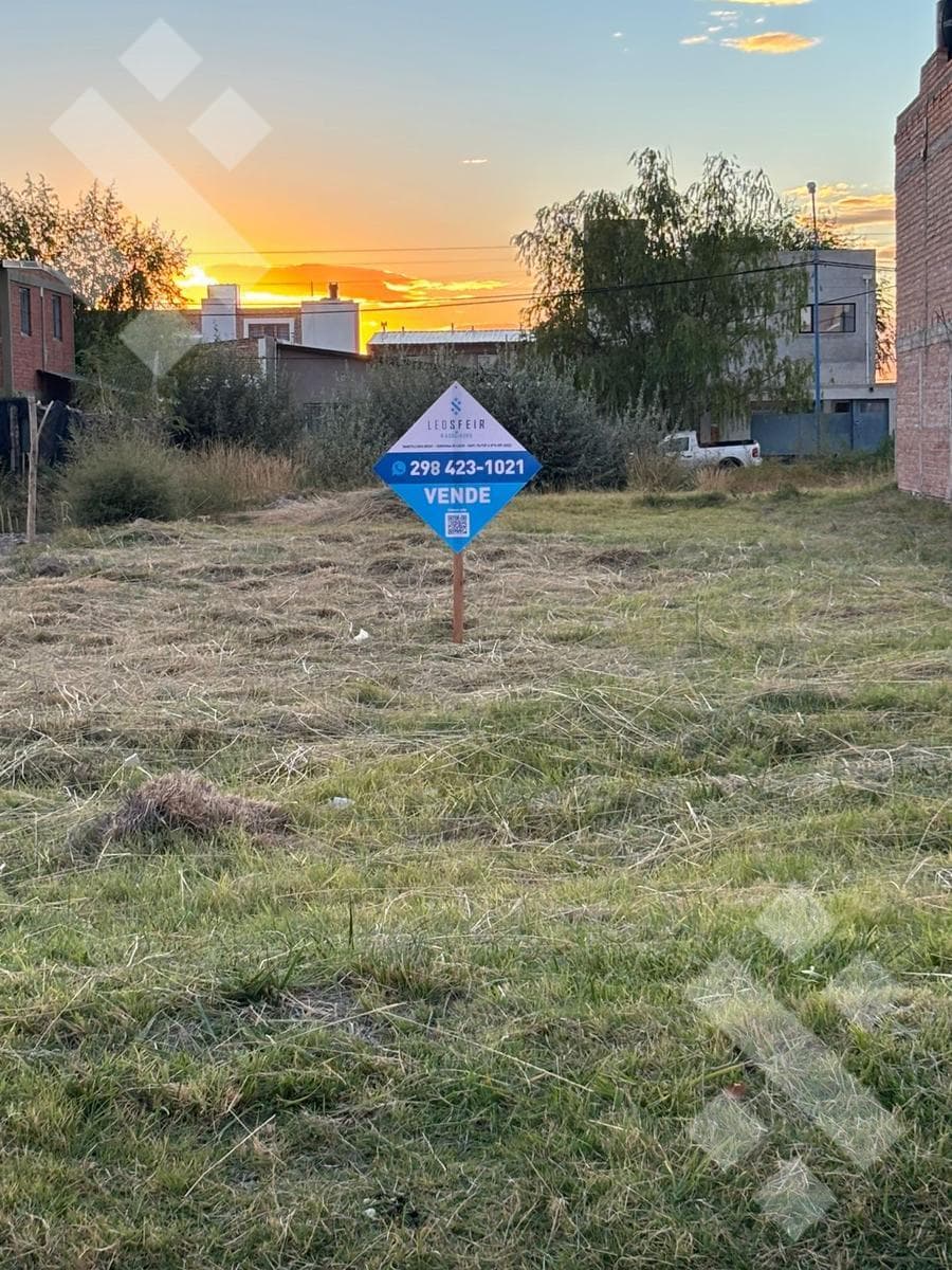 405-square-meter lot at 1956 J.J. Valle Street - Verdecchia Neighborhood - General Roca