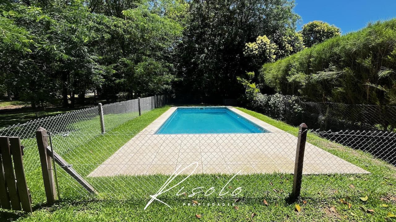 House for Sale. Pool, Irrigation System, 3 Bedrooms. Office. Gated Community, Escobar