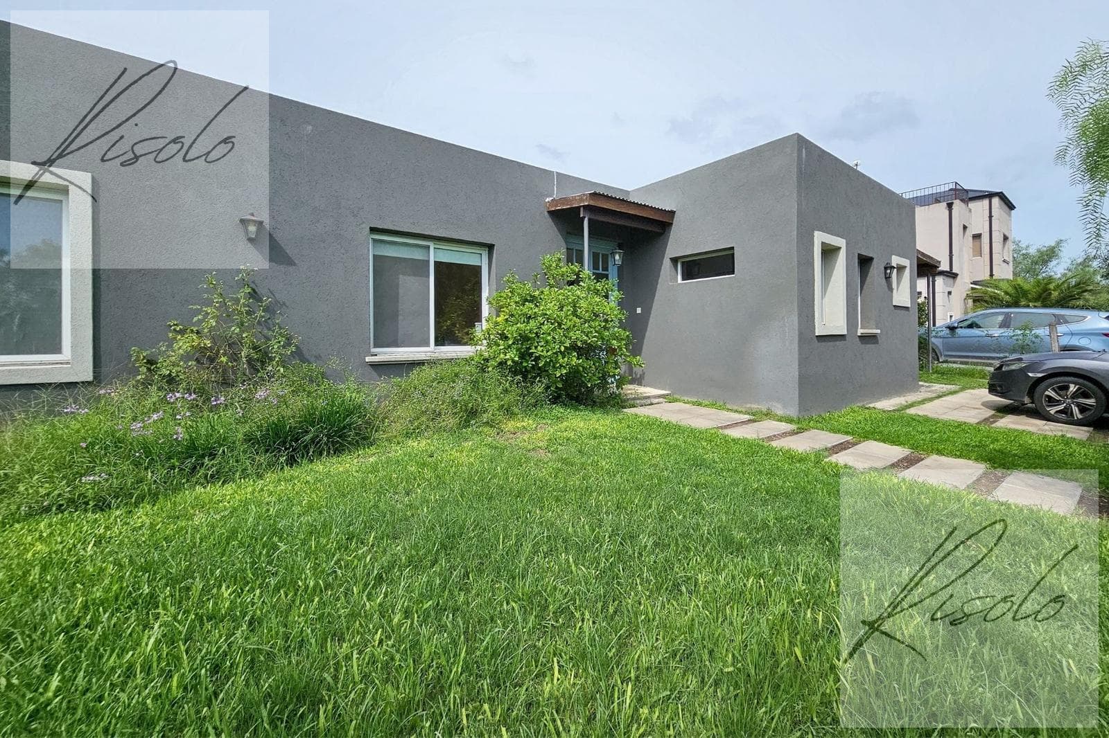 House for Sale. Pool, 3 bedrooms, office. Wood-burning oven. Double-height ceiling. Gated community