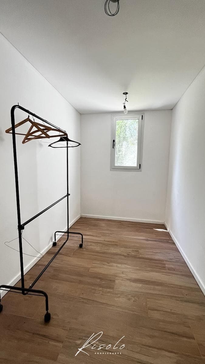 Casa en venta. 4 dormitorios. Jardin de invierno. Galeria. Arboles. Barrio Cerrado, Escobar