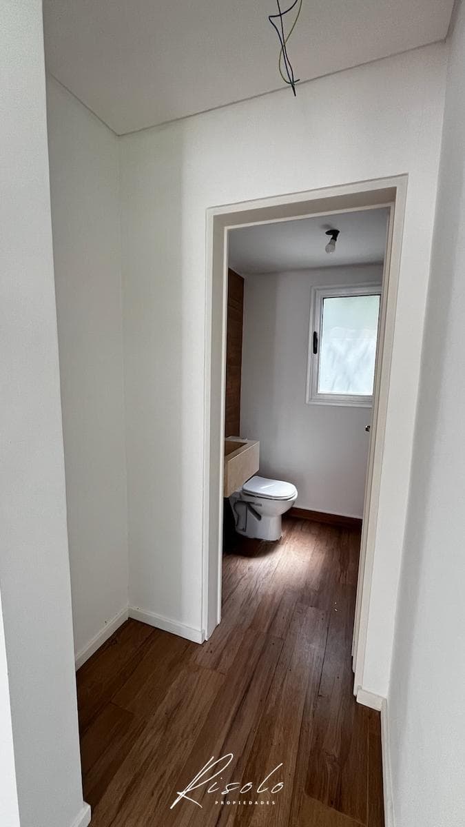 Casa en venta. 4 dormitorios. Jardin de invierno. Galeria. Arboles. Barrio Cerrado, Escobar