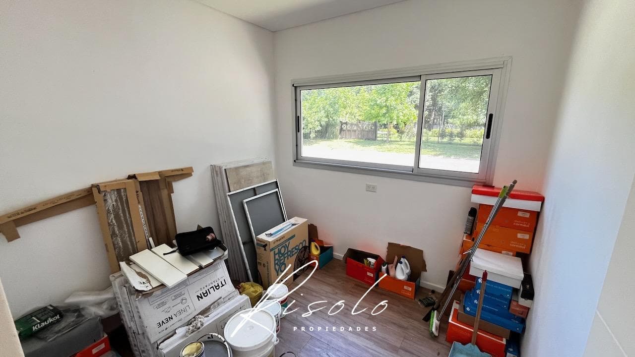 Casa en venta. 4 dormitorios. Jardin de invierno. Galeria. Arboles. Barrio Cerrado, Escobar