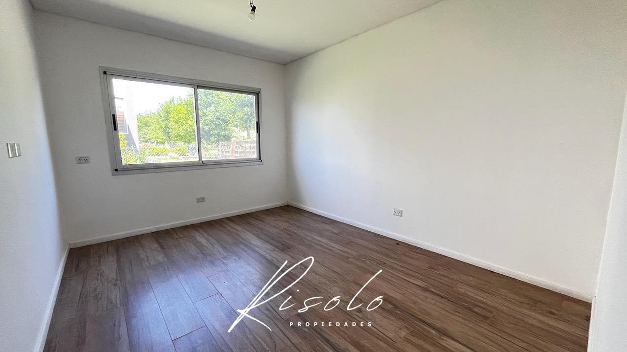 Casa en venta. 4 dormitorios. Jardin de invierno. Galeria. Arboles. Barrio Cerrado, Escobar