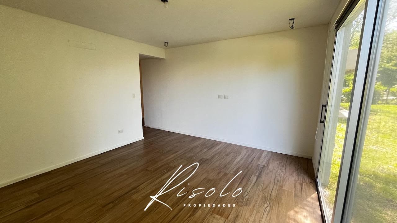 Casa en venta. 4 dormitorios. Jardin de invierno. Galeria. Arboles. Barrio Cerrado, Escobar