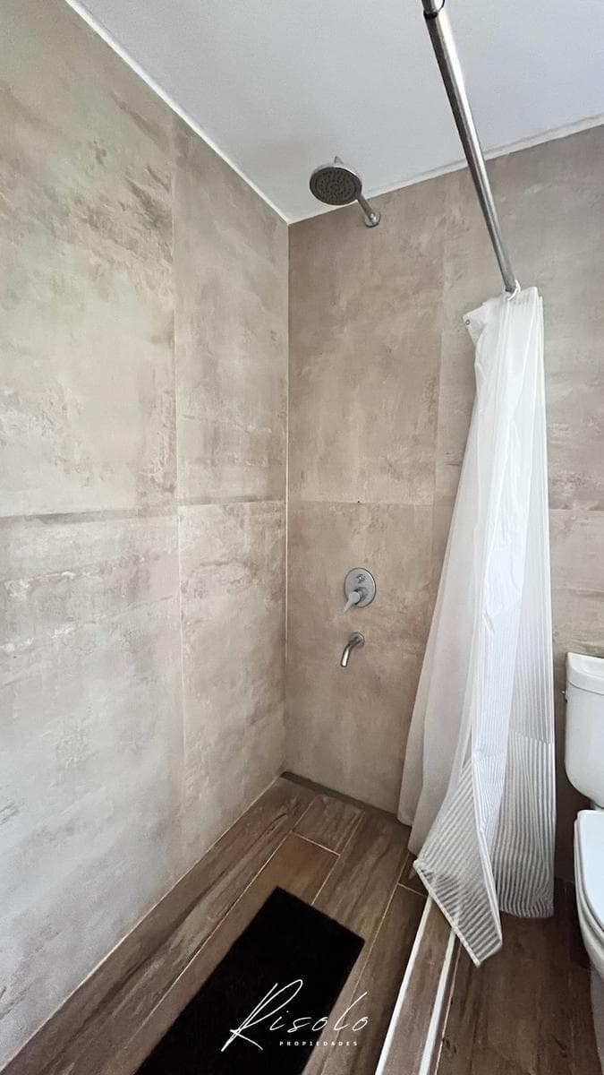Casa en venta. 4 dormitorios. Jardin de invierno. Galeria. Arboles. Barrio Cerrado, Escobar
