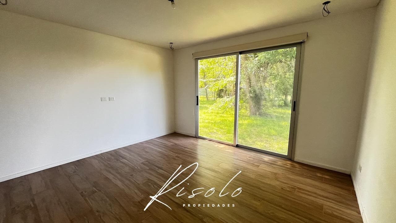 Casa en venta. 4 dormitorios. Jardin de invierno. Galeria. Arboles. Barrio Cerrado, Escobar
