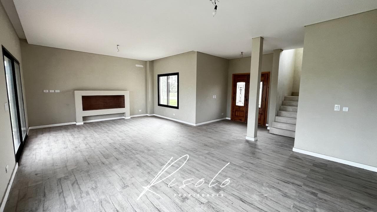 House for Sale. 3 bedrooms, separate kitchen, covered patio, pool, storage room. Gated community, Escobar