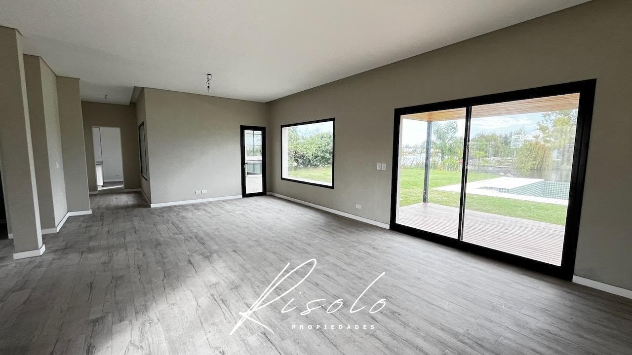 House for Sale. 3 bedrooms, separate kitchen, covered patio, pool, storage room. Gated community, Escobar