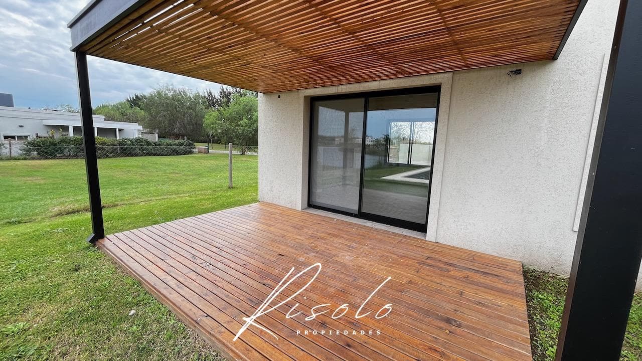 House for Sale. 3 bedrooms, separate kitchen, covered patio, pool, storage room. Gated community, Escobar