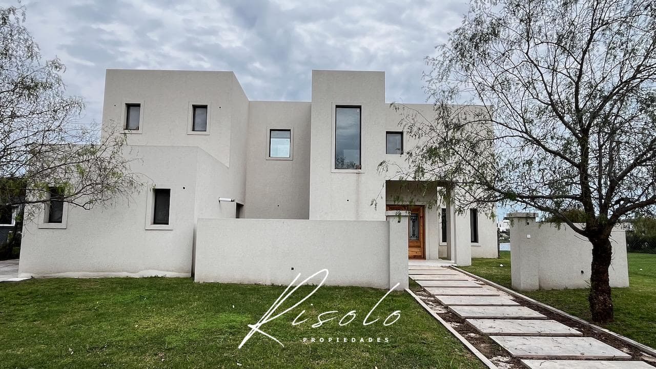 House for Sale. 3 bedrooms, separate kitchen, covered patio, pool, storage room. Gated community, Escobar
