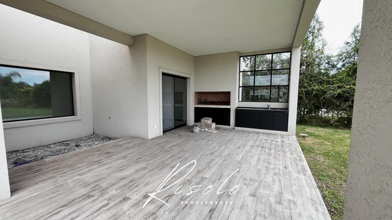 House for Sale. 3 bedrooms, separate kitchen, covered patio, pool, storage room. Gated community, Escobar