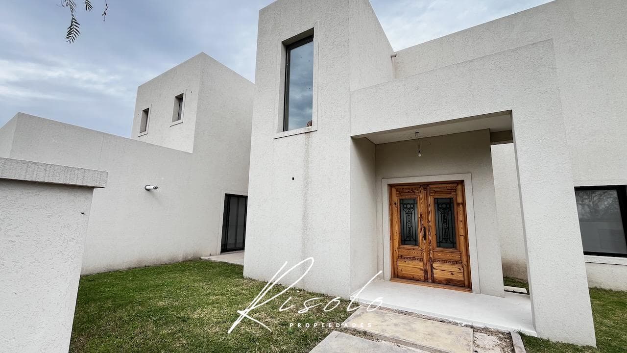 House for Sale. 3 bedrooms, separate kitchen, covered patio, pool, storage room. Gated community, Escobar