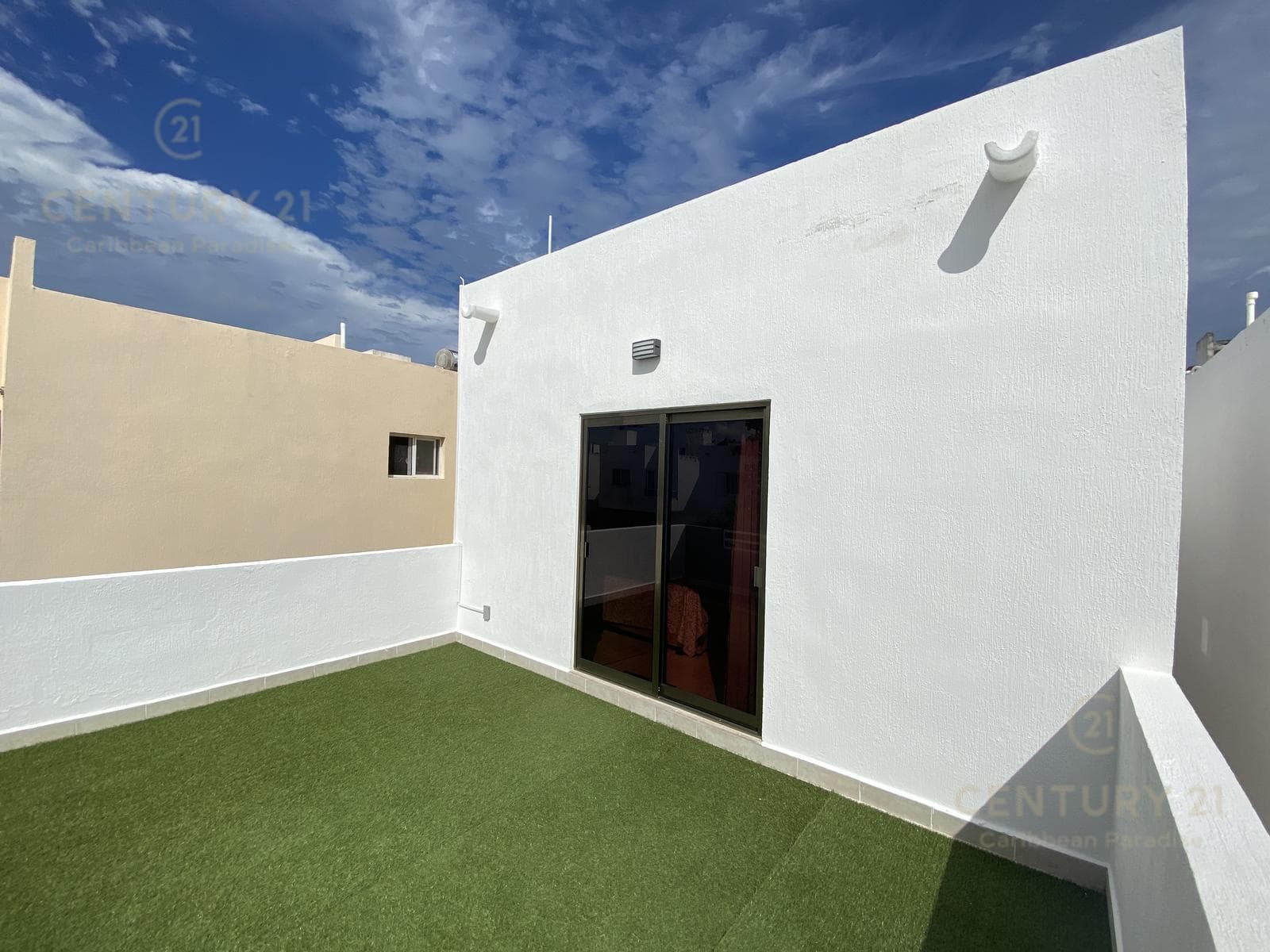 House for Sale with Pool in Isla Azul, Cancún C4137