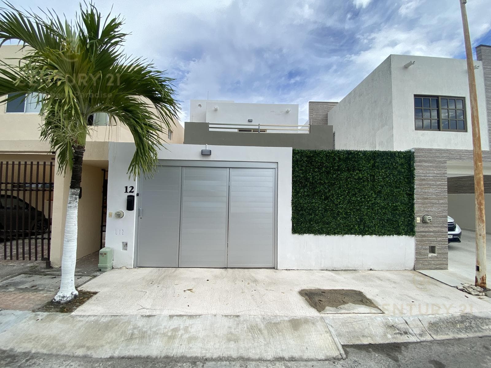 House for Sale with Pool in Isla Azul, Cancún C4137