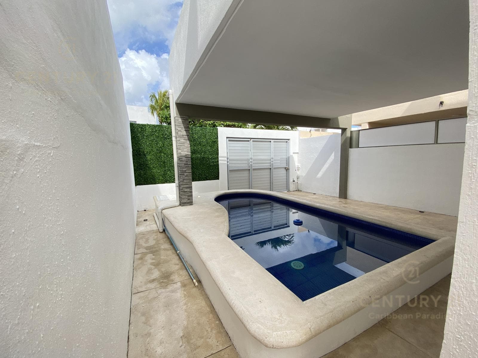 House for Sale with Pool in Isla Azul, Cancún C4137