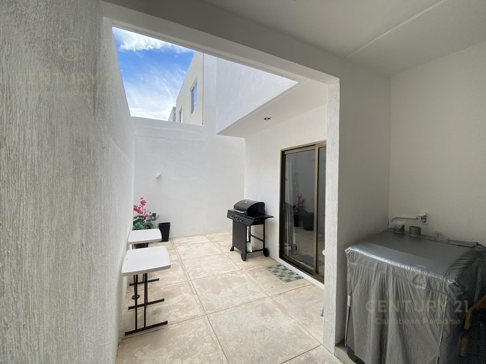 House for Sale with Pool in Isla Azul, Cancún C4137