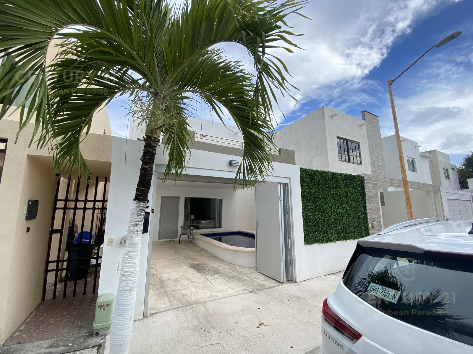 House for Sale with Pool in Isla Azul, Cancún C4137