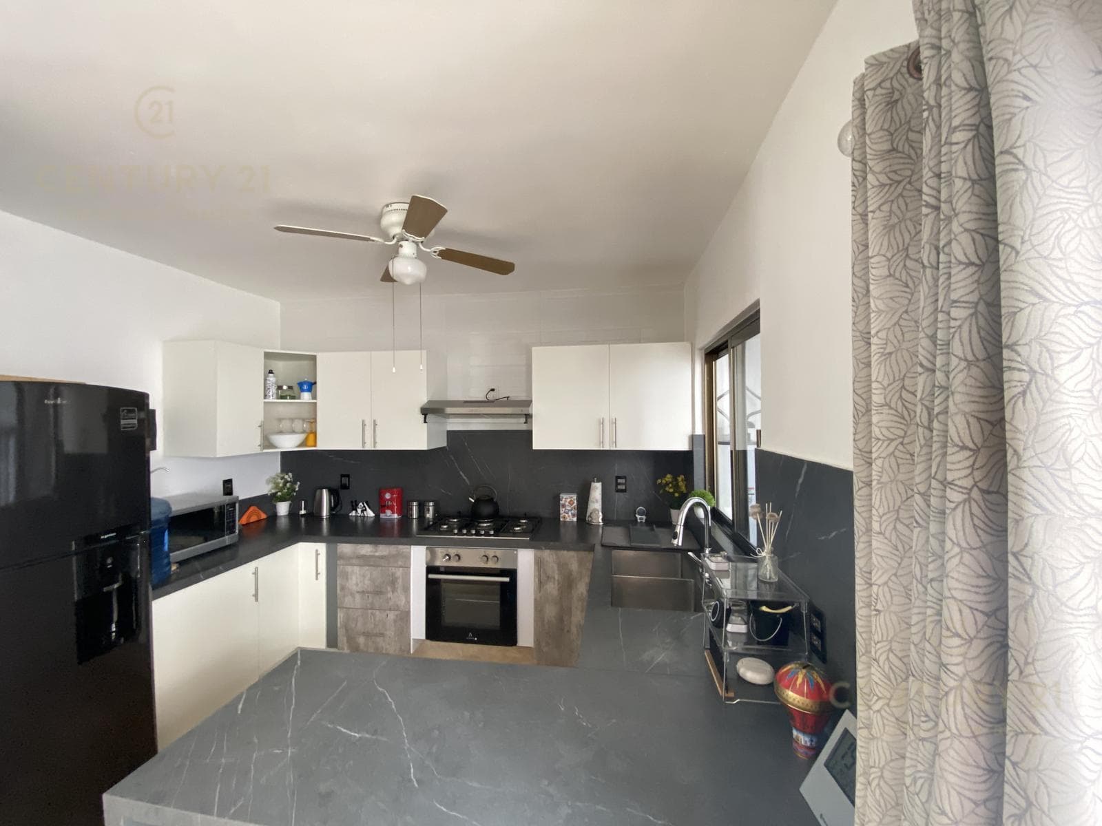 House for Sale with Pool in Isla Azul, Cancún C4137