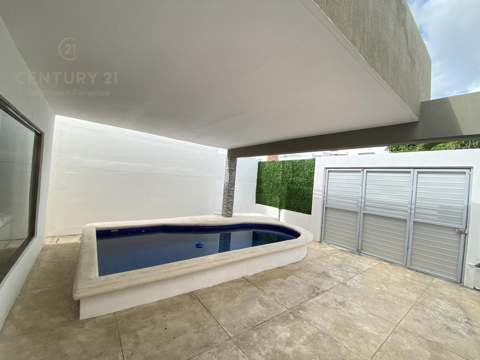 House for Sale with Pool in Isla Azul, Cancún C4137
