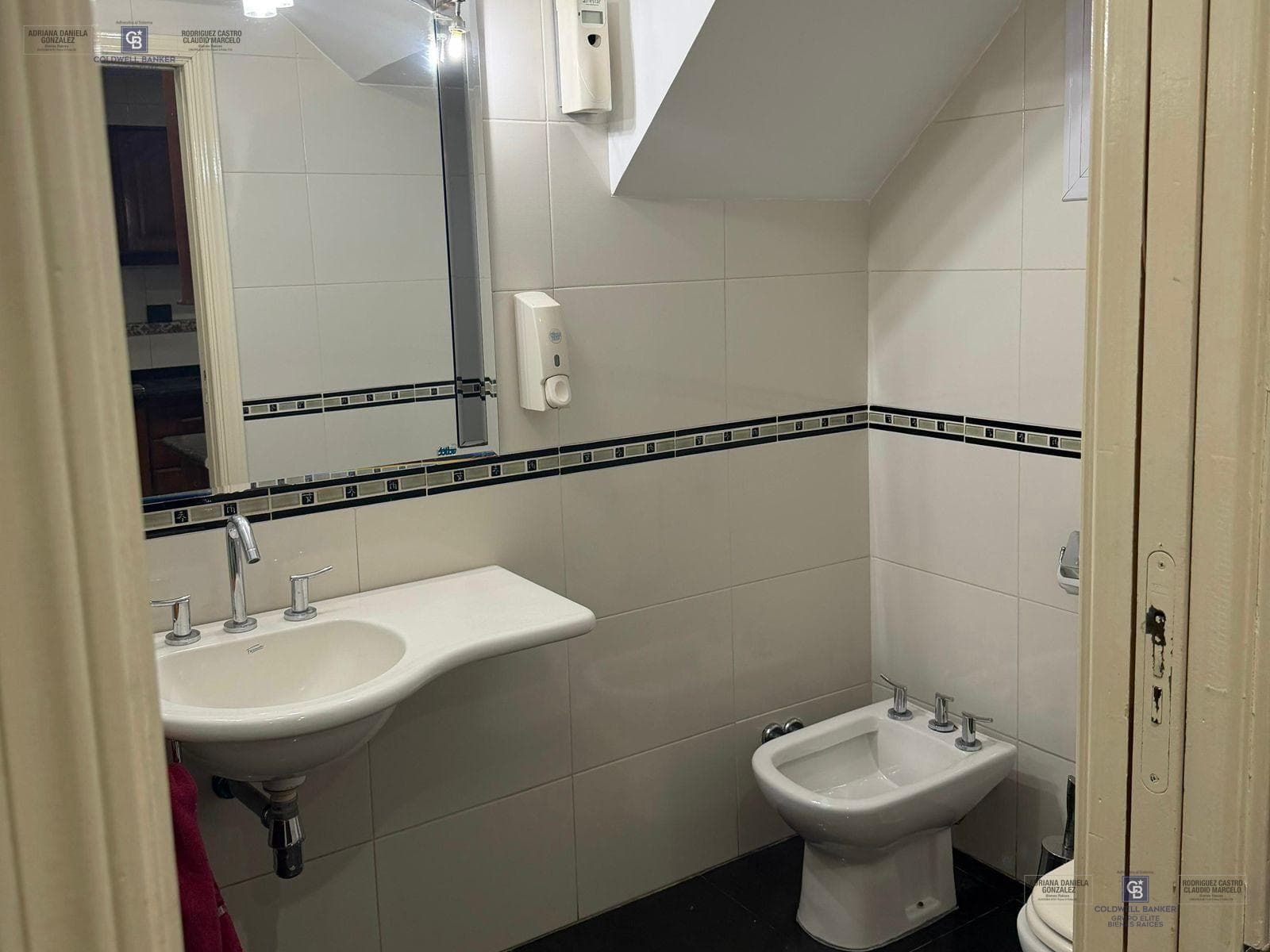 FOR SALE: 5-ROOM HOUSE WITH WAREHOUSE AND 2 DUPLEXES in Ezpeleta Oeste
