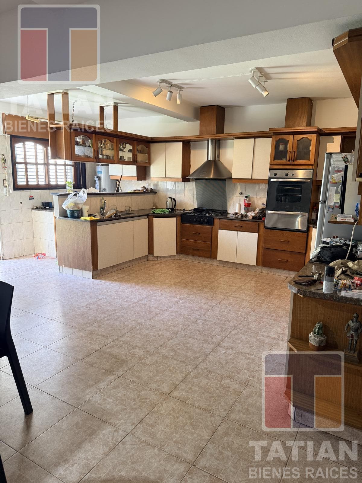 Your Family Oasis in Alta Córdoba! Spacious 4-Bedroom Home with a Pool and Barbecue Area