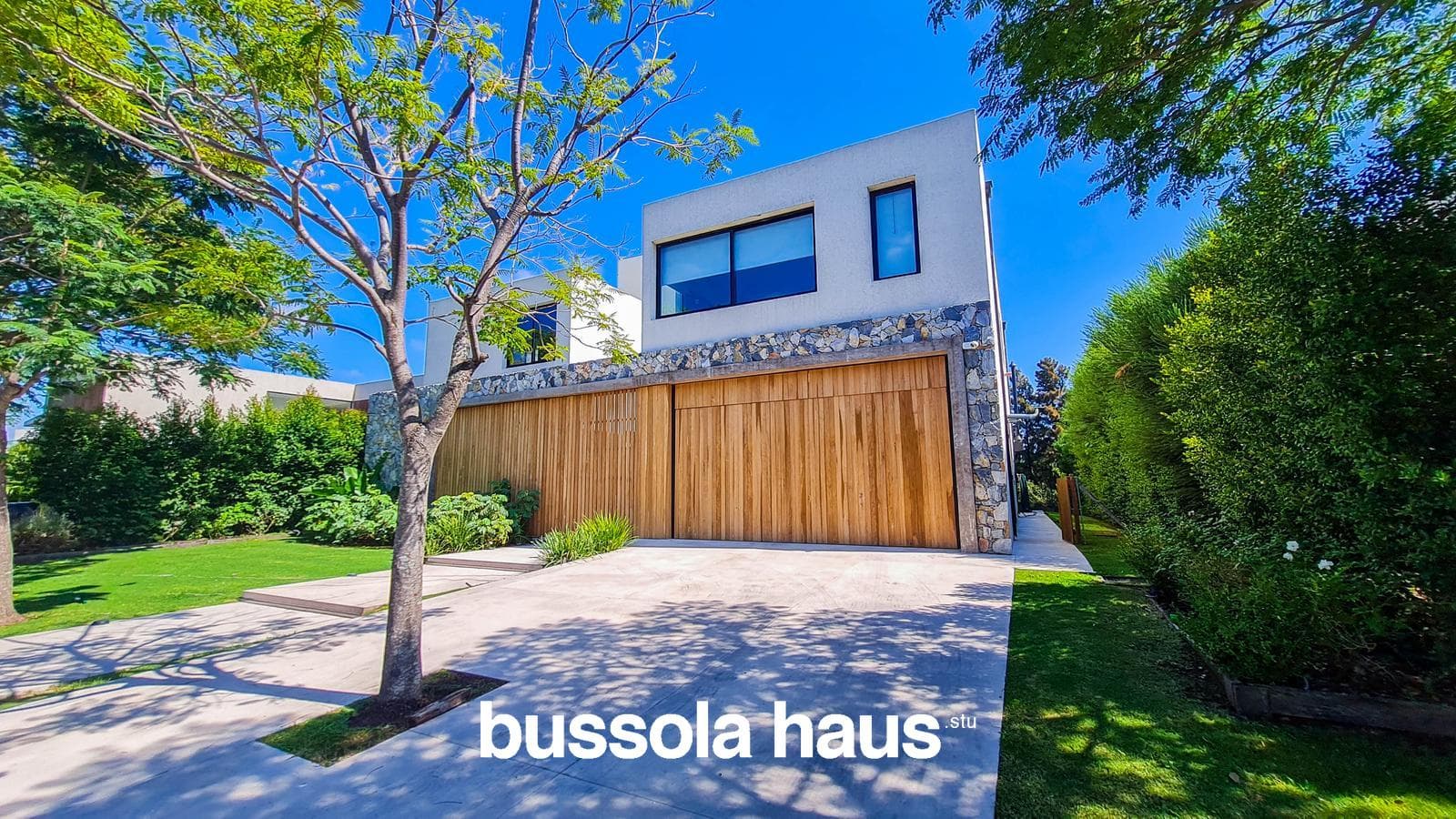 4-Bedroom Lakefront Home in Golf Nordelta