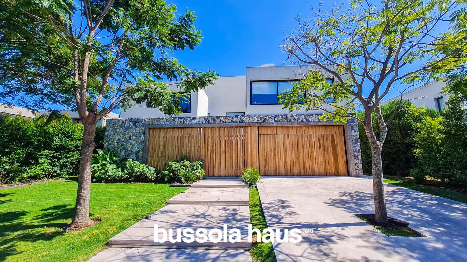 4-Bedroom Lakefront Home in Golf Nordelta