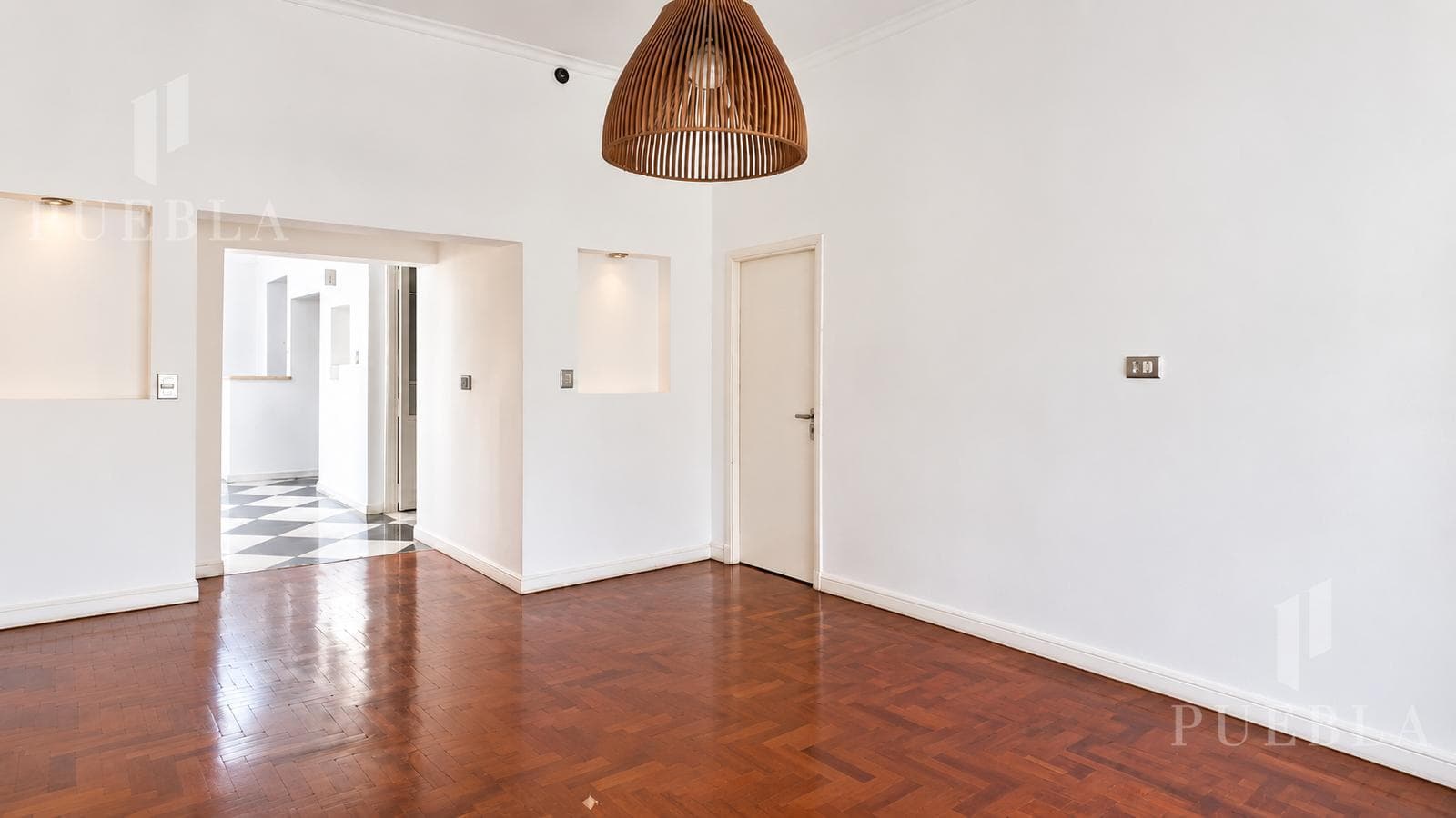 3-room renovated penthouse for sale with its own terrace in Parque Chacabuco