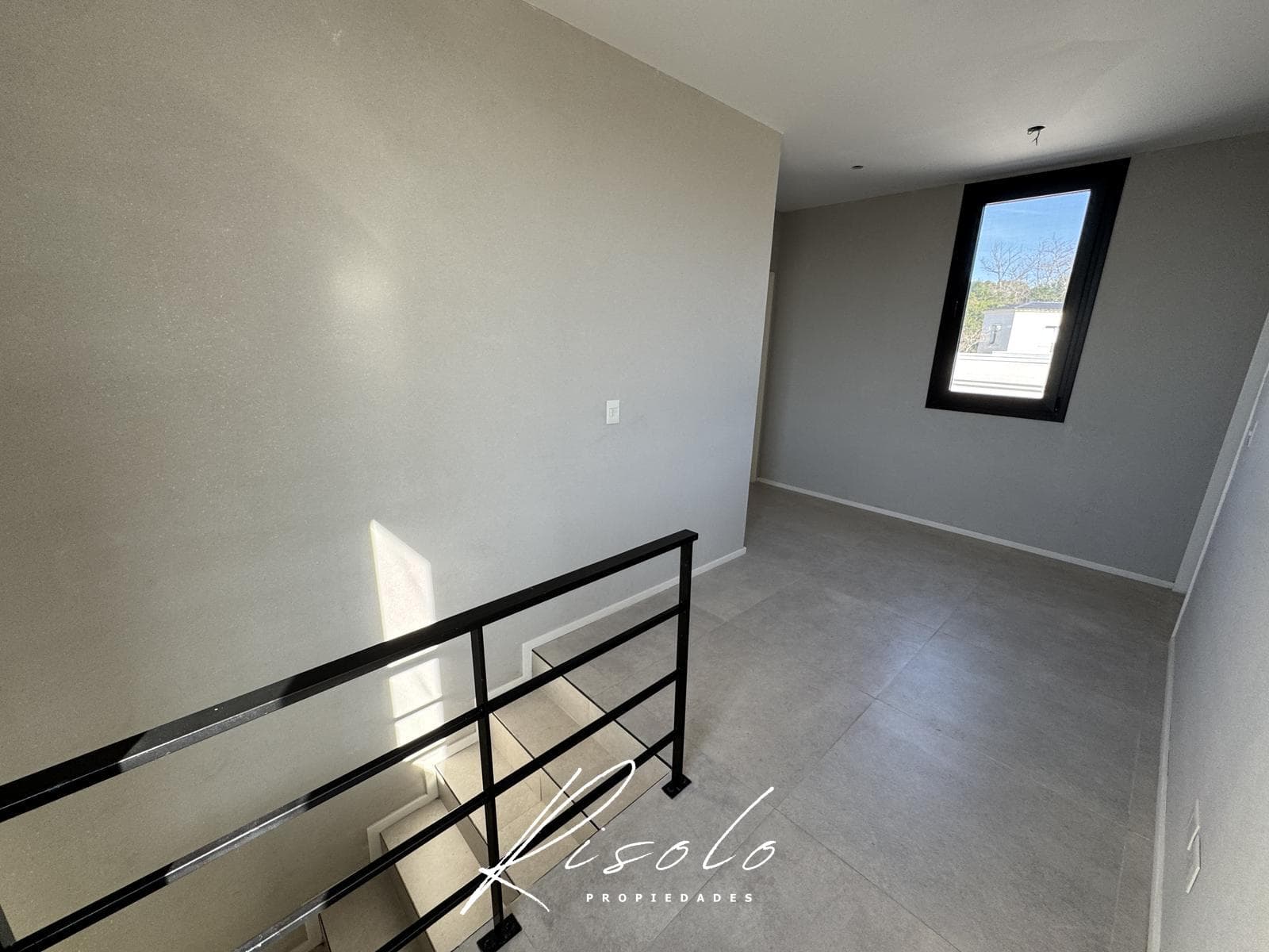 House for Sale, 3 bedrooms, playroom, maid's quarters. DVH PVC windows and doors, Gated Community, Escobar