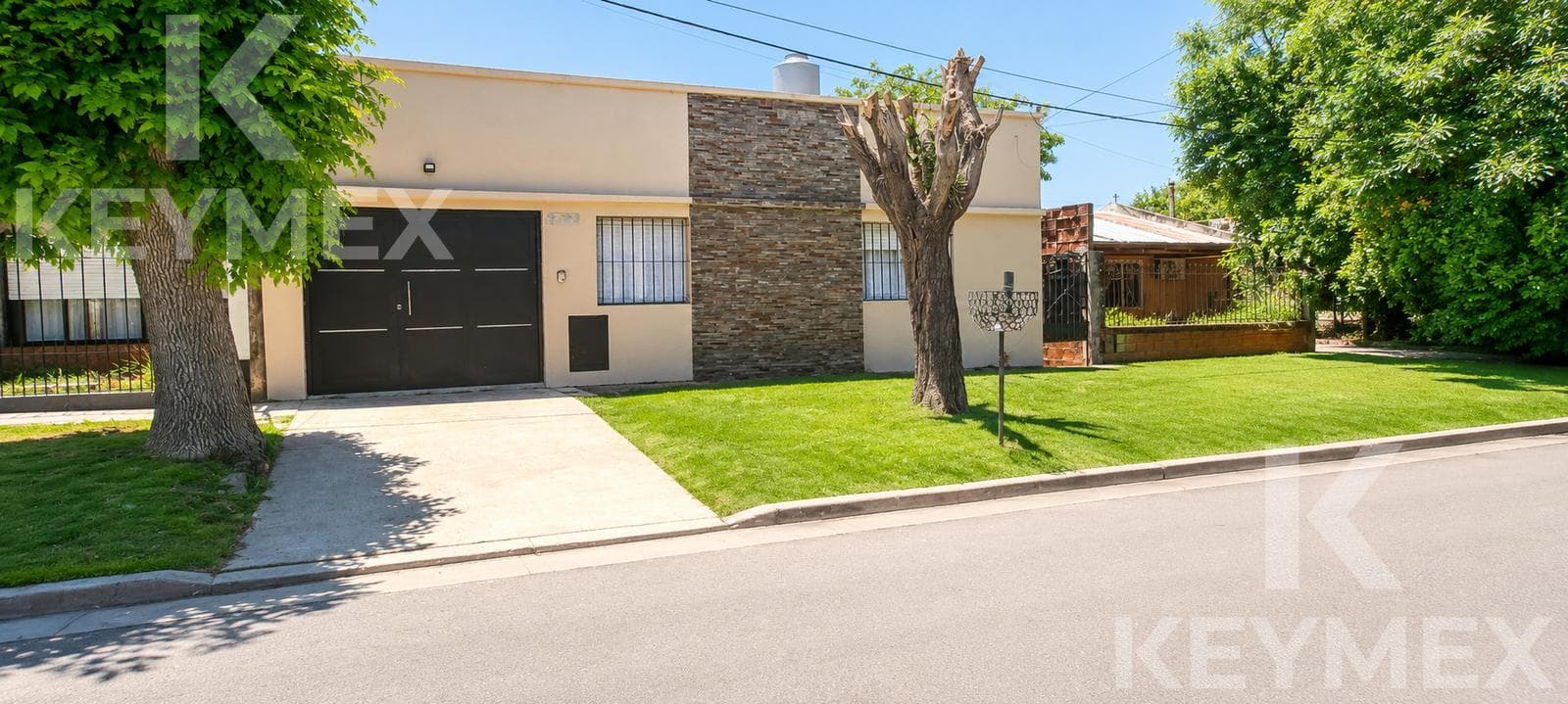 House for Sale in Los Hornos | 3 Bedrooms | Garage and Tree-Lined Yard