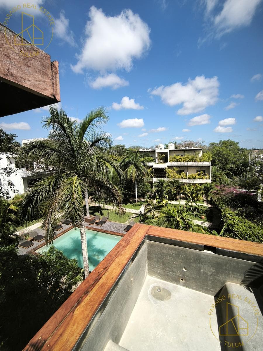 Very spacious penthouse with a private terrace and hot tub available for long-term rent