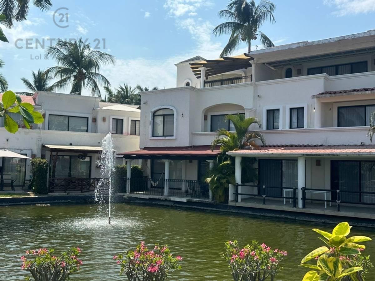 House in Villas Golf Diamante with a terrace and hot tub in Acapulco Diamante