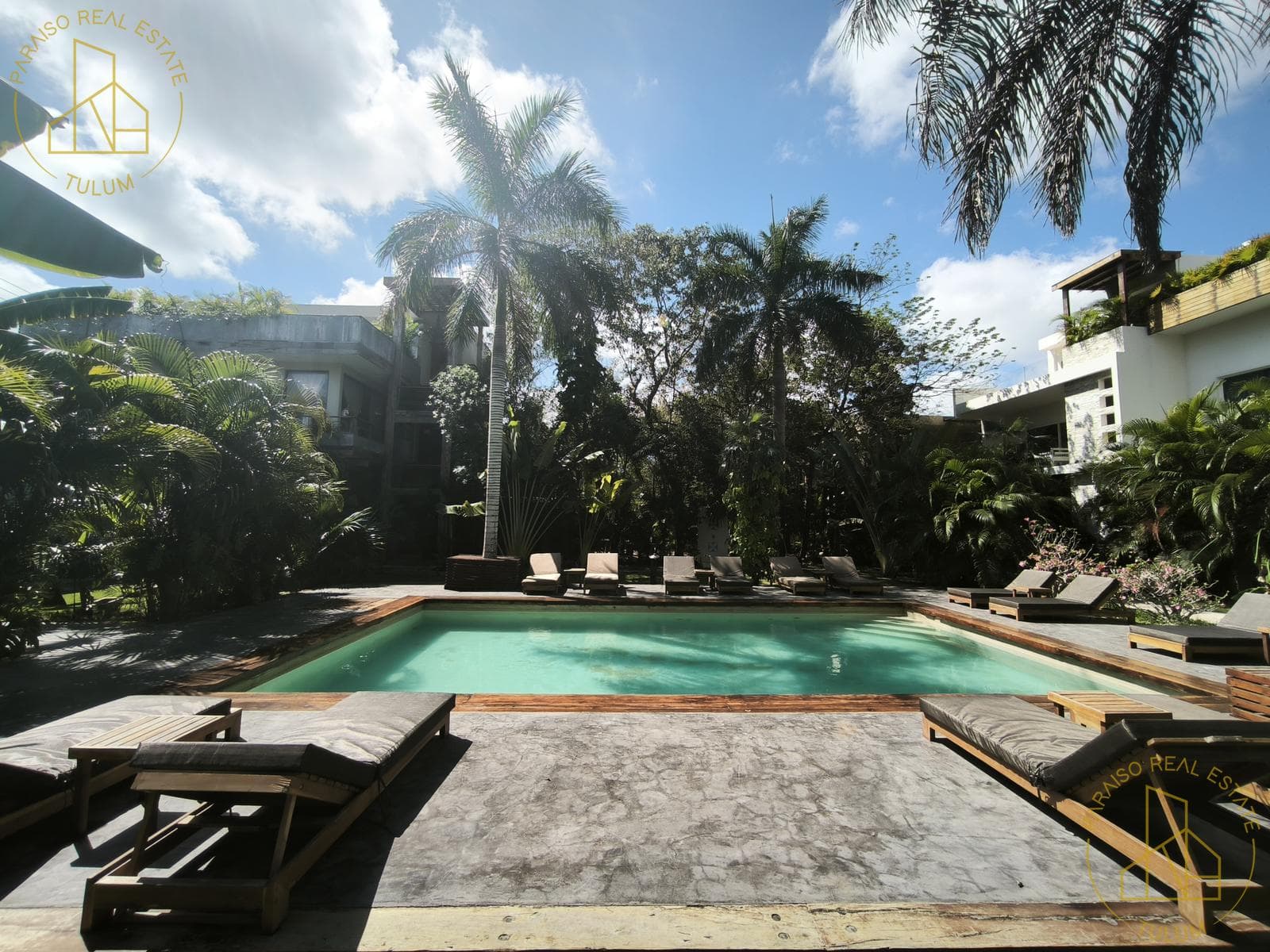 Large studio apartment with a covered terrace and private hot tub available for long-term rent