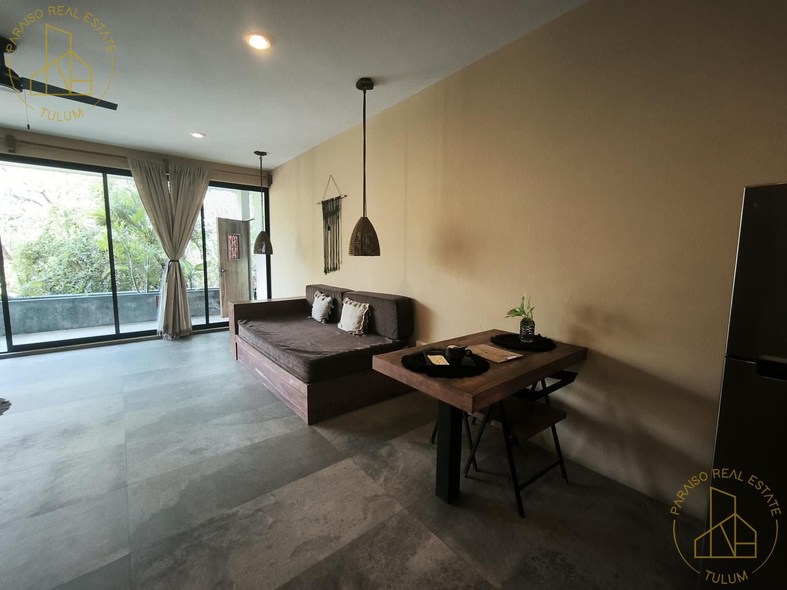 Large studio apartment with a covered terrace and private hot tub available for long-term rent