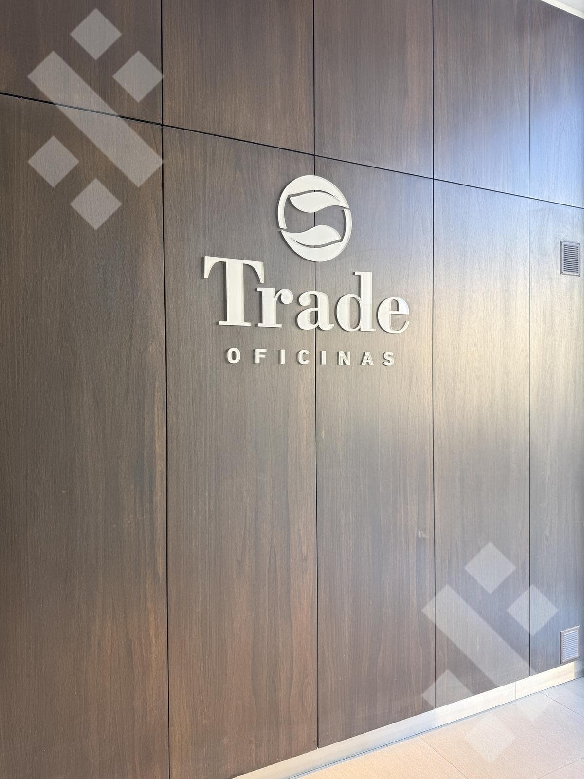 CORPORATE OFFICE SPACE FOR RENT AT "TORRE TRADE" - NEUQUÉN CITY