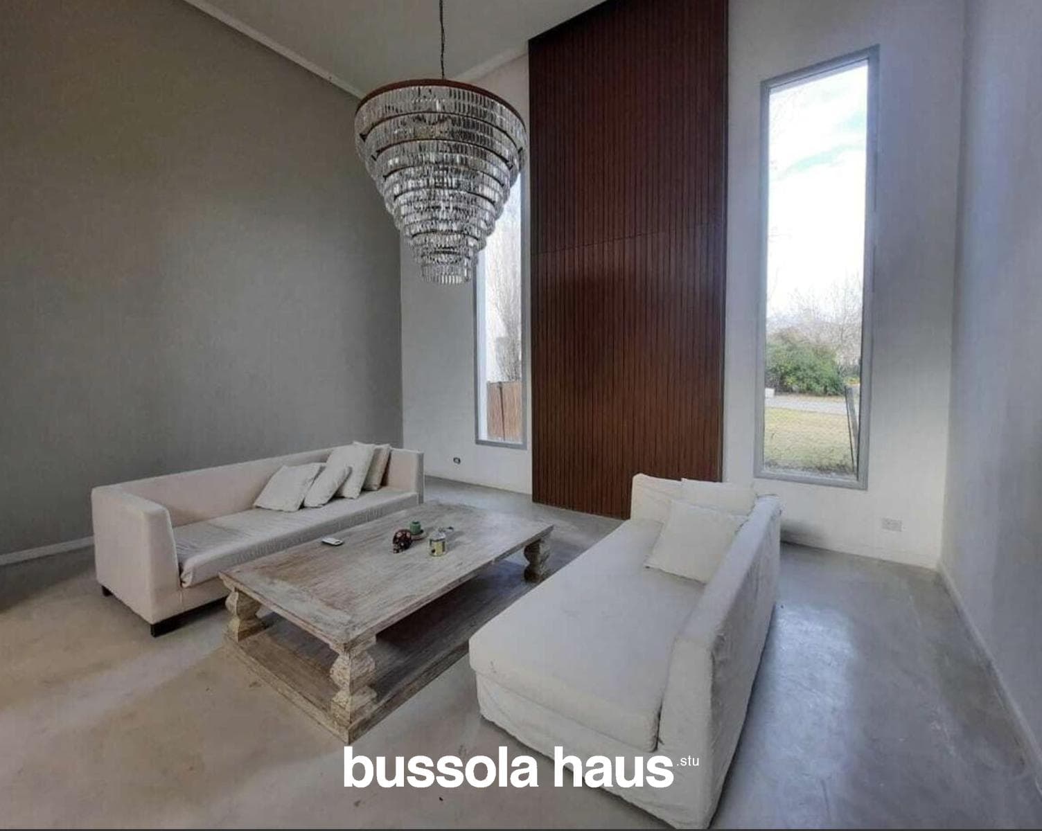 5-Bedroom Lakefront Home in Santa Clara Villanueva