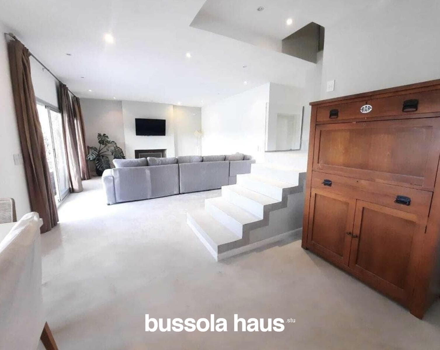 5-Bedroom Lakefront Home in Santa Clara Villanueva