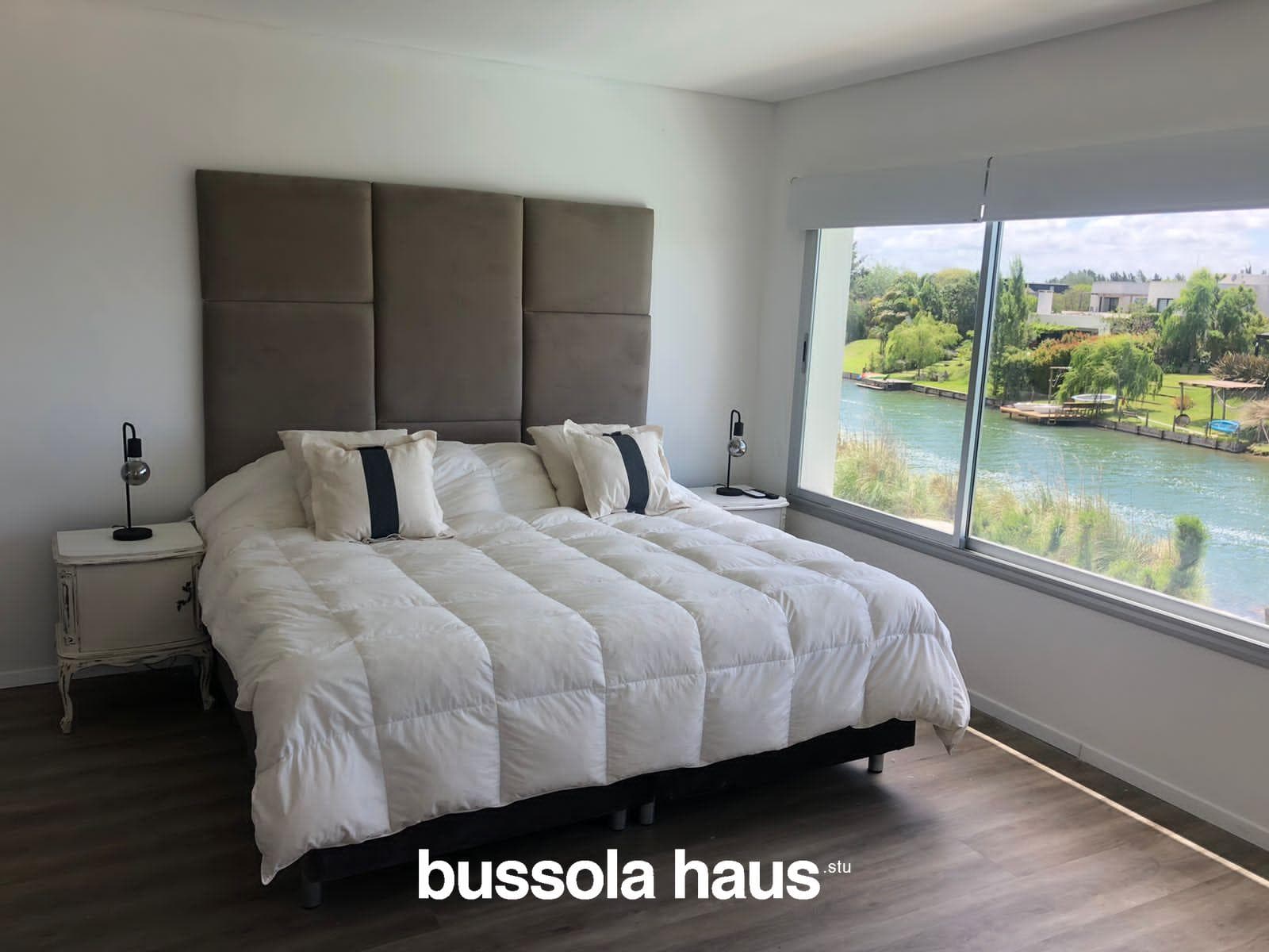 5-Bedroom Lakefront Home in Santa Clara Villanueva