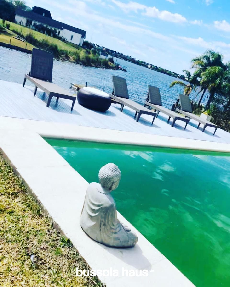 5-Bedroom Lakefront Home in Santa Clara Villanueva