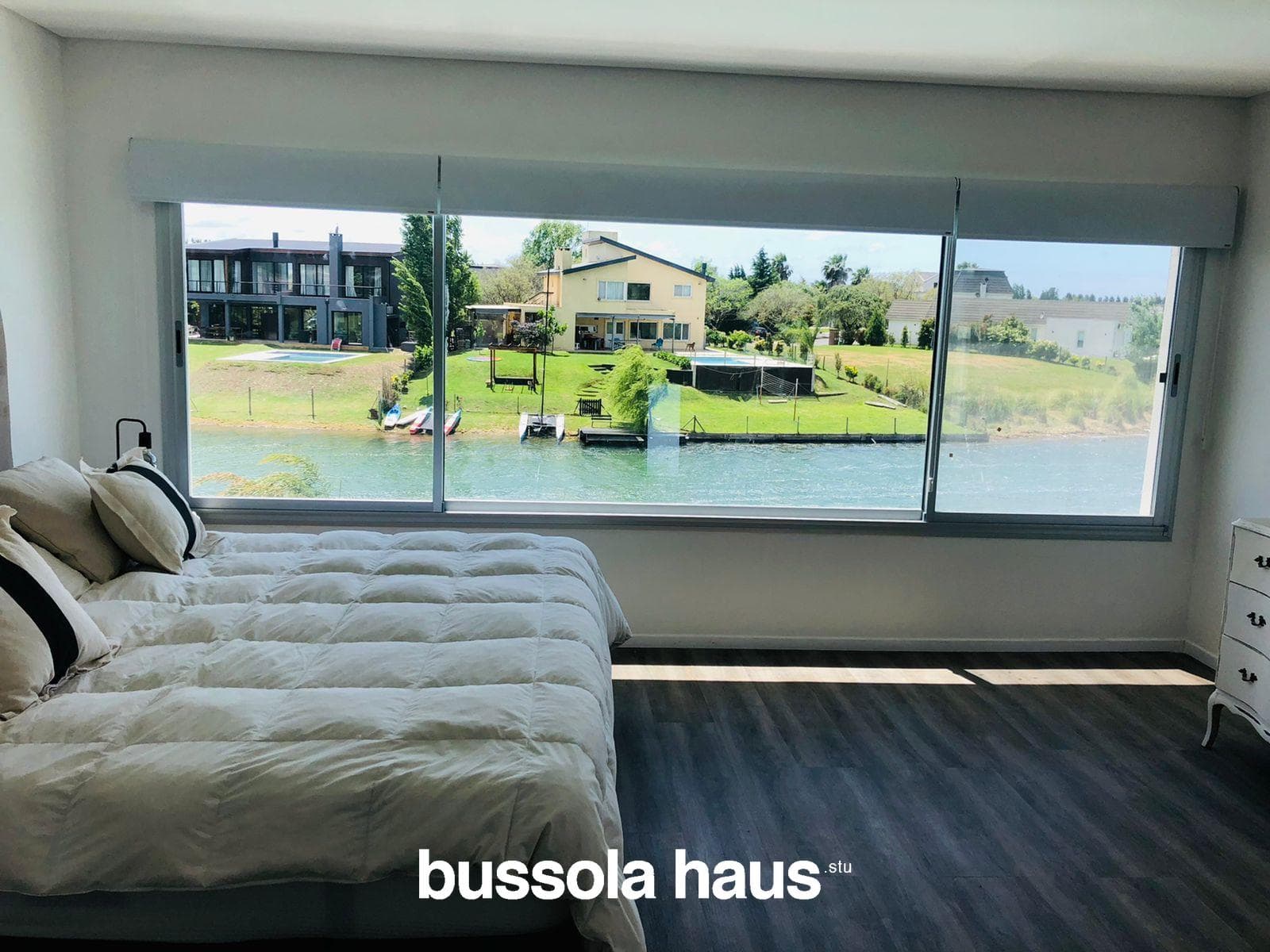 5-Bedroom Lakefront Home in Santa Clara Villanueva