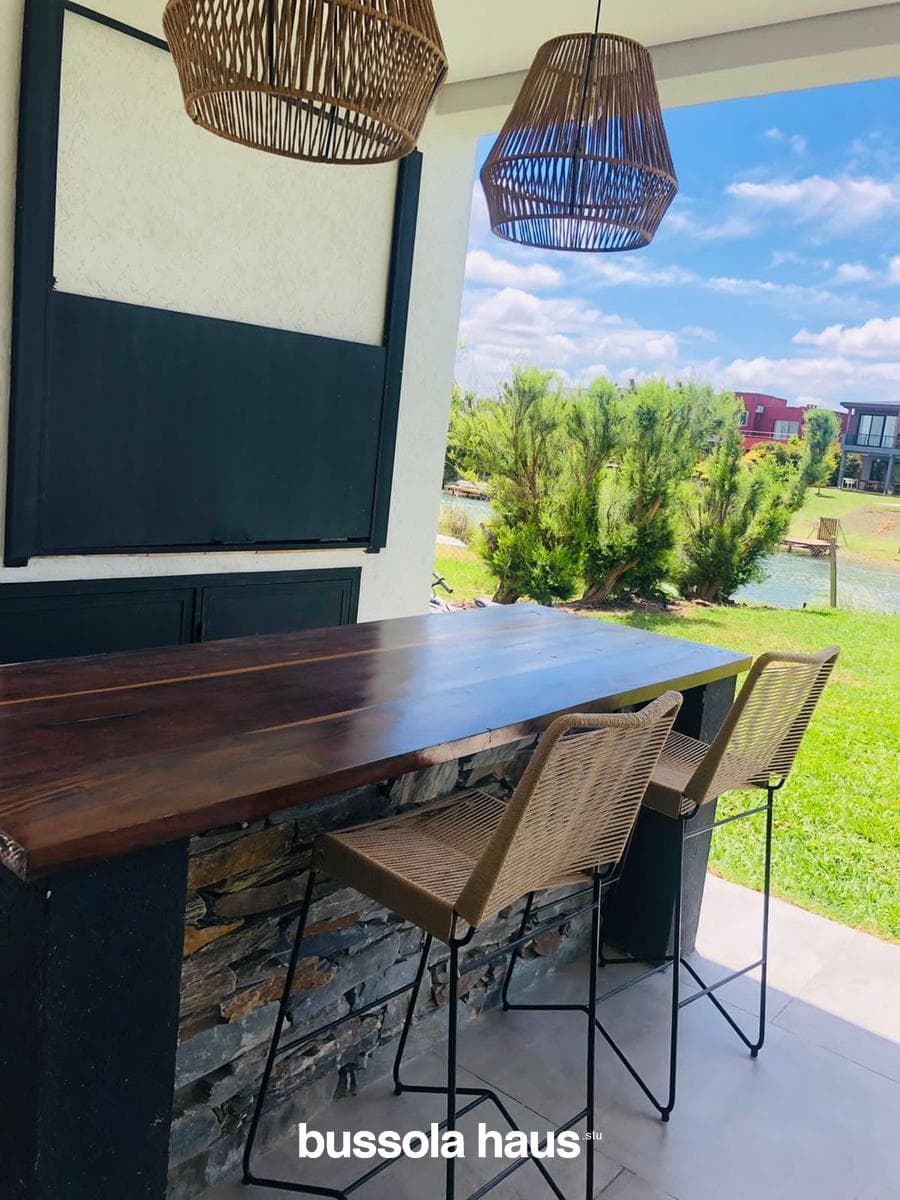 5-Bedroom Lakefront Home in Santa Clara Villanueva