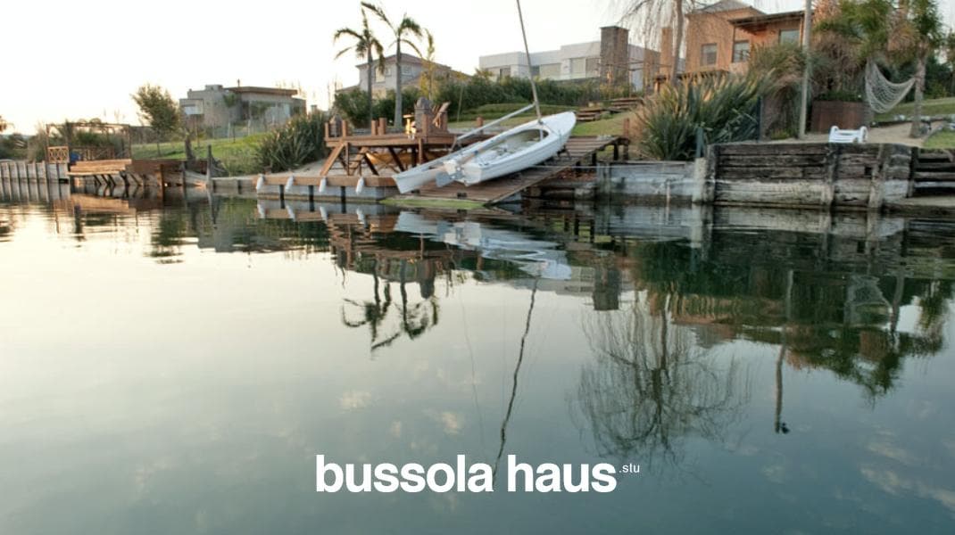 5-Bedroom Lakefront Home in Santa Clara Villanueva