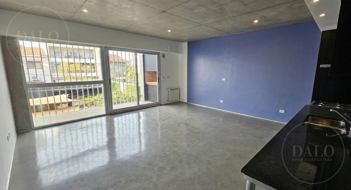 2-ROOM APARTMENT FOR SALE (GARAGE, BARBECUE). FLORIDA