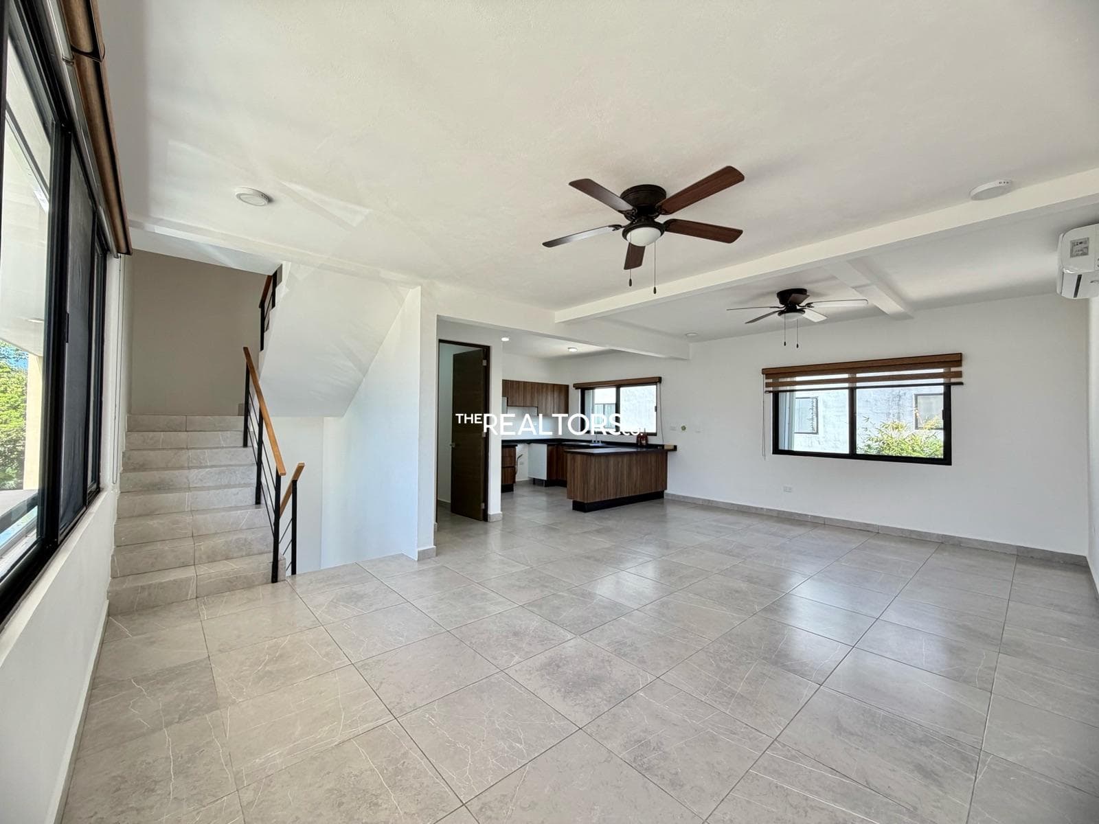HOUSE FOR SALE IN ZIVALAM