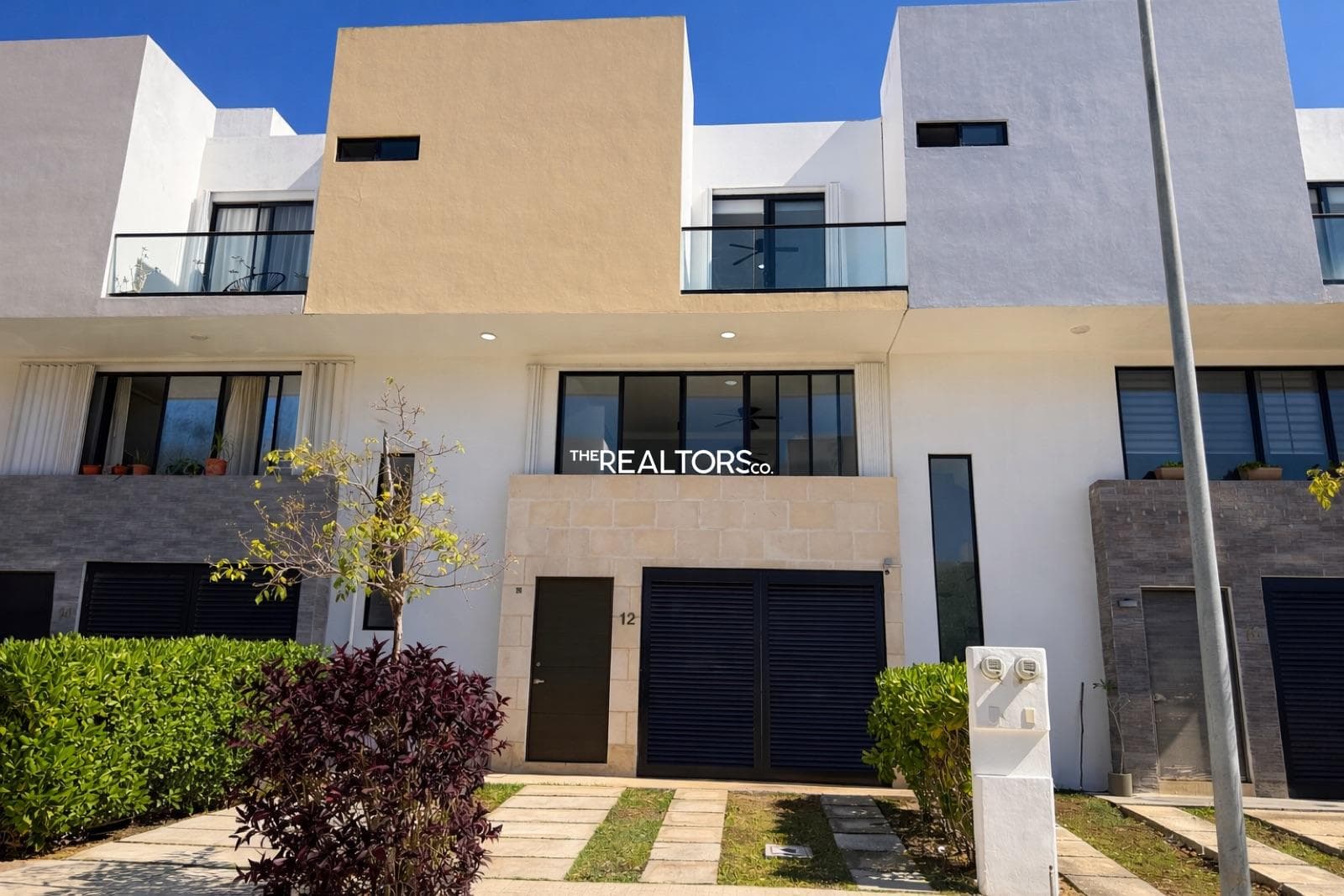 HOUSE FOR SALE IN ZIVALAM