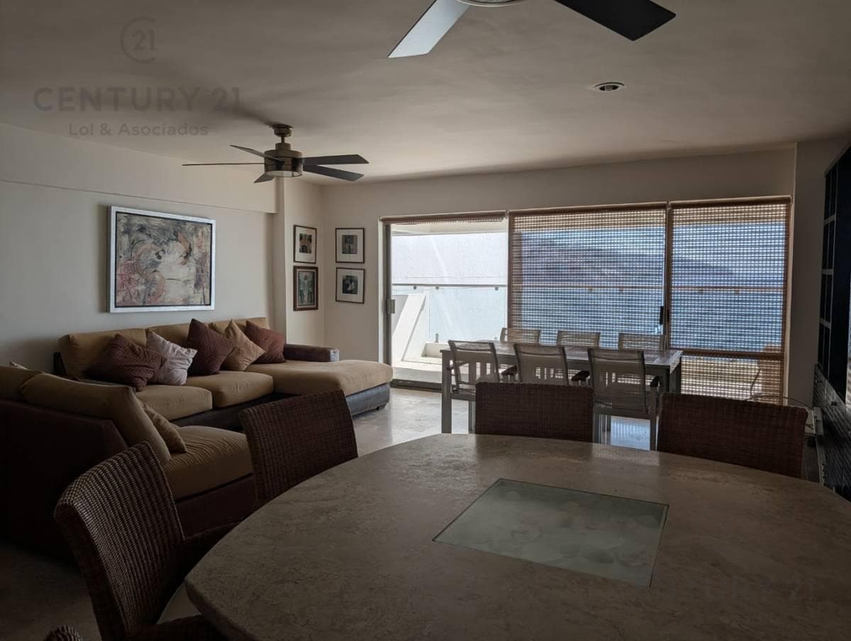 Beachfront apartment in Antibes with a terrace and beach access in Acapulco