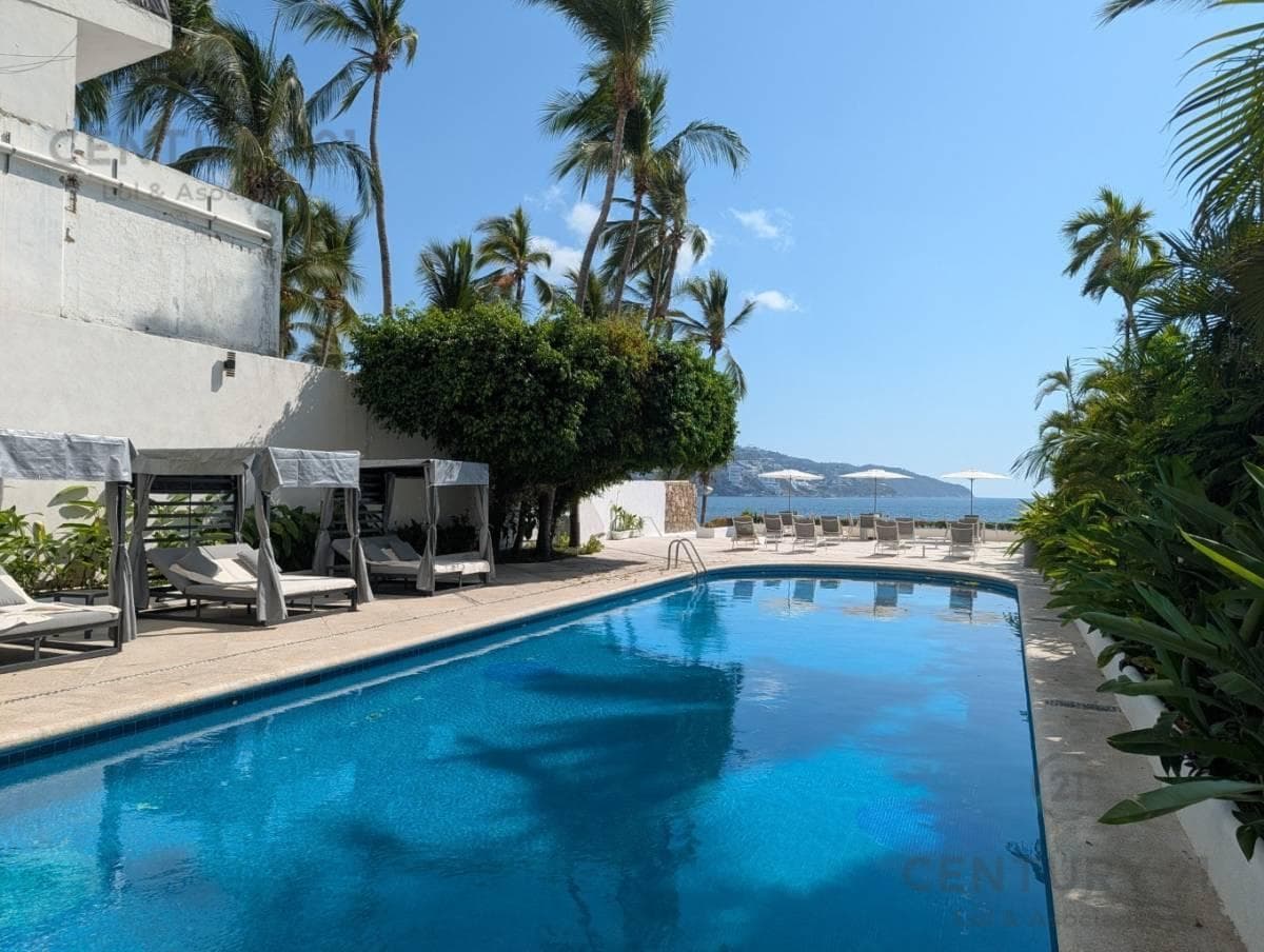 Beachfront apartment in Antibes with a terrace and beach access in Acapulco
