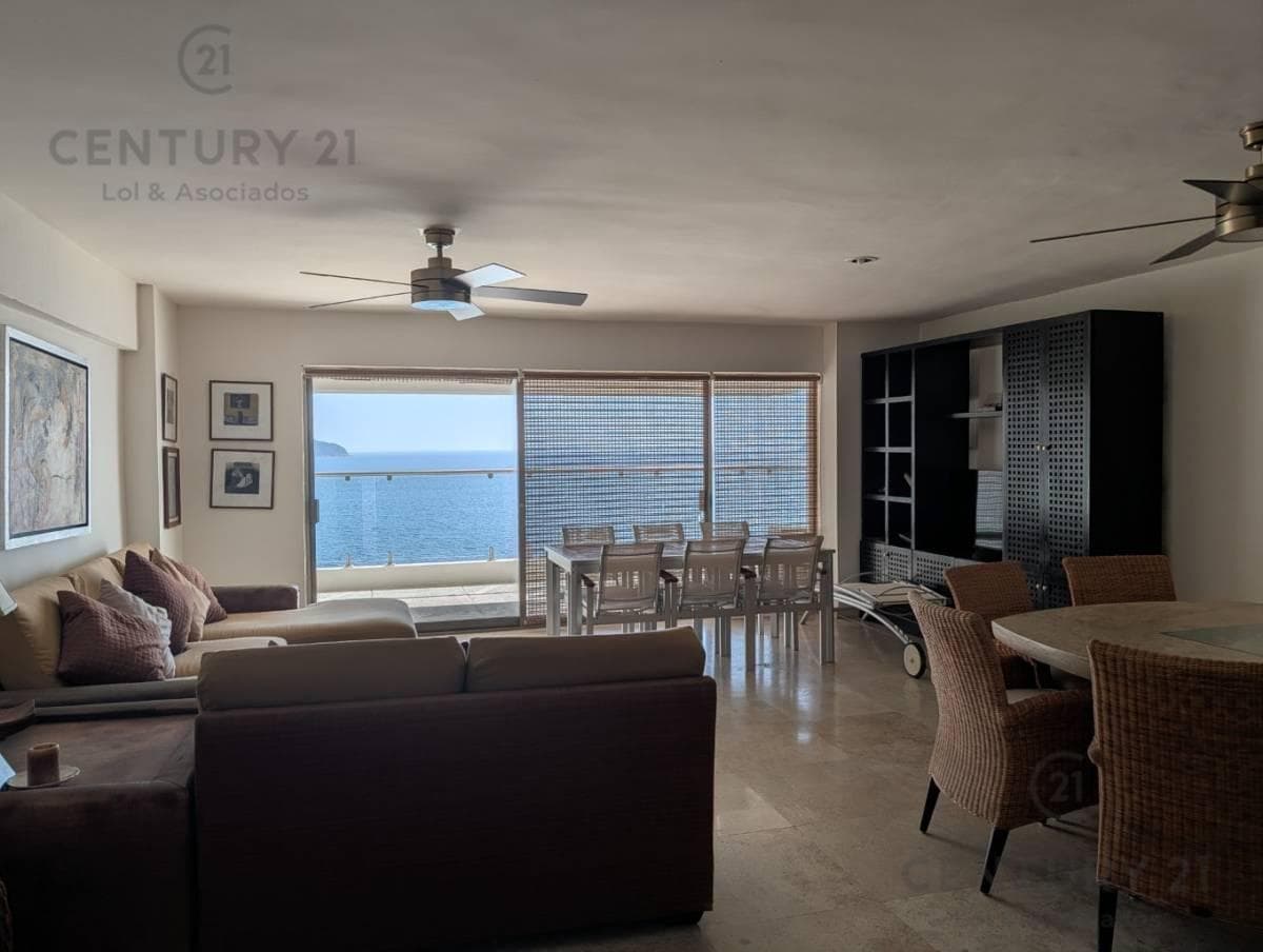 Beachfront apartment in Antibes with a terrace and beach access in Acapulco