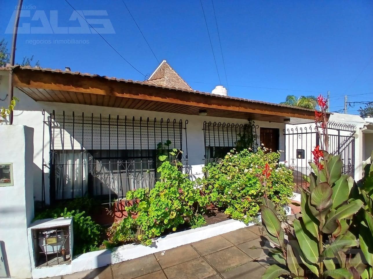 House for Sale in a 3-room apartment complex, with a balcony featuring a grill in Parque Sayago, Castelar Norte