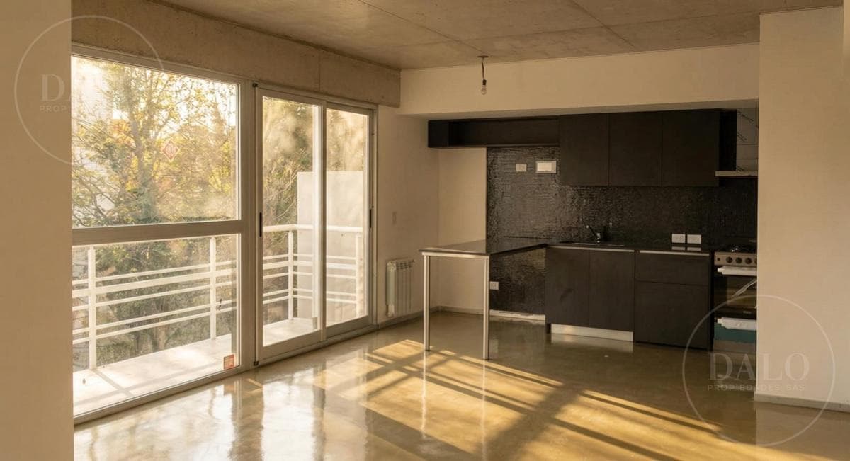 2-Room Apartment for Sale in Florida